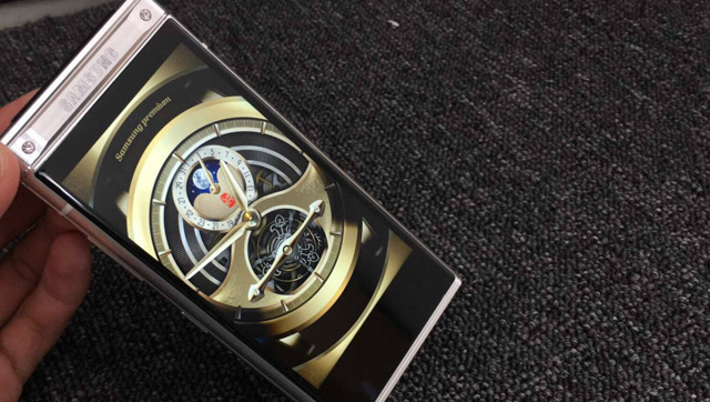 土豪三星w2018翻盖手机最新演示特色功能开箱视频