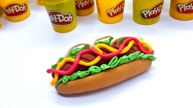 用培乐多彩泥橡皮泥制作一个热狗面包
