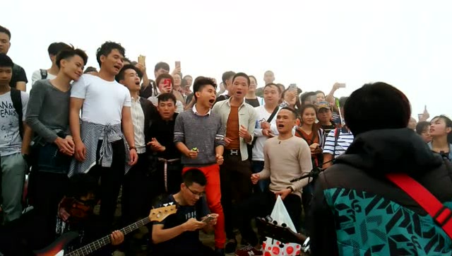 『纵声乐队』beyond《海阔天空》大合唱,嗨翻鹏城第一峰
