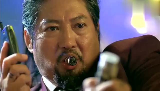 洪金宝演黑社会老大,霸气十足