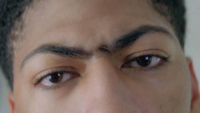 戴维斯为什么叫浓眉哥?这眉毛真是没谁了