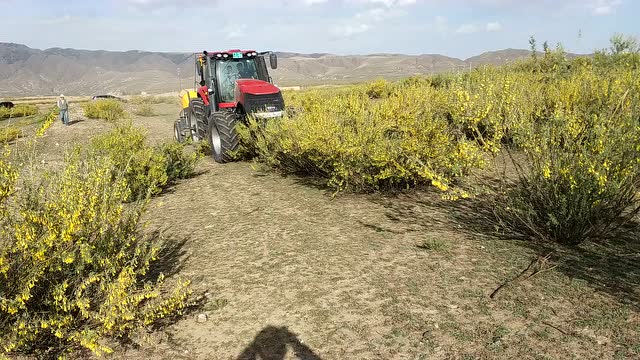 安德森硬杆打捆机柠条收割测试