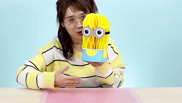 《小伶玩具》手工diy,小黄人的水雾加湿器,夏天吹空调需要补水哦!