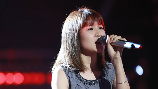 汪晨蕊在中国好声音,舞台上演唱粤语版《友情岁月》超好听!