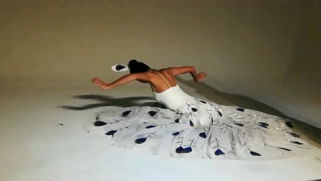 模仿杨丽萍的孔雀舞,有几分相似?