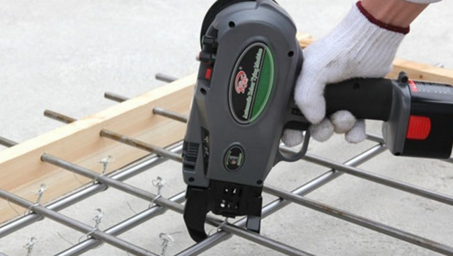 建筑工人发明神器,扭一扭扎成钢筋架,3000元有人买吗?