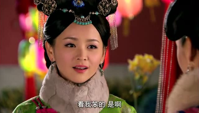 山河恋 :玉儿碰到去给十四爷放天灯的小玉儿,她看起来很憔悴