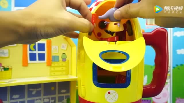《玩乐三分钟》玩具小宝宝安米利驾驶火箭运送电视机回家