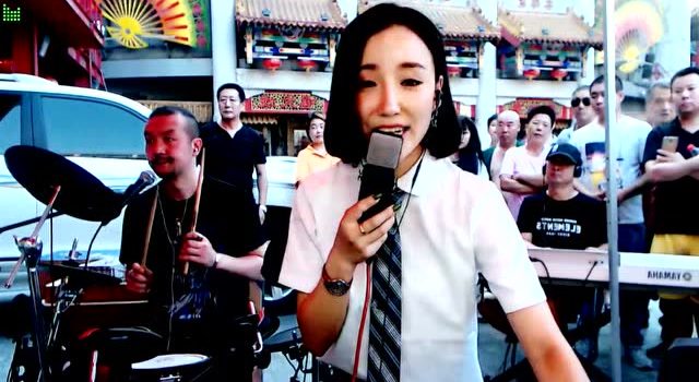 刘老根演员文静户外演唱《今生不想失去你》歌声细腻,委婉动听
