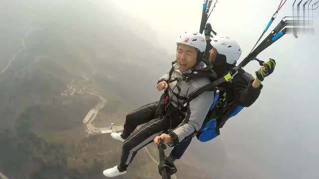 万米高空跳伞自拍恐高症的人怕是已经被吓晕了吧