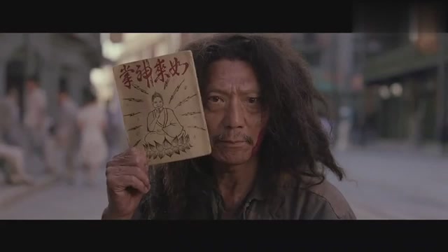 小弟,看你骨骼惊奇,是练武奇才,我这有本秘籍