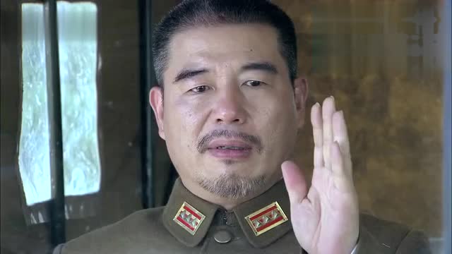 小记者向贺韬寻求兄长下落不得,还狠心打贺韬伤口