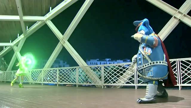 《舞法天女朵法拉》法苏使用月舞兔锤打伤猫怪,基拉度出现控制法苏