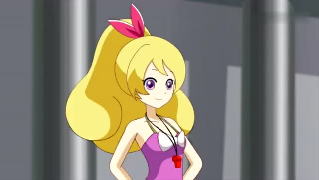 小花仙:安安最喜欢上游泳课了,倪妮紧张的动作都忘了