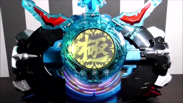 《罗布奥特曼》终极水晶合体变身实物效果展示!"极限罗布水晶"