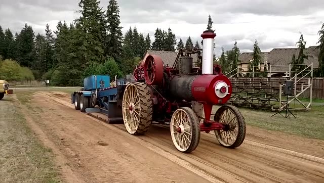 启动百年前的古董蒸汽拖拉机,动力不比柴油拖拉机差