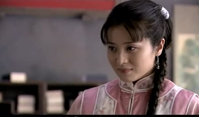 铁梨花 :海棠对赵先生说,张副官拿枪对着他时,可把她吓坏了