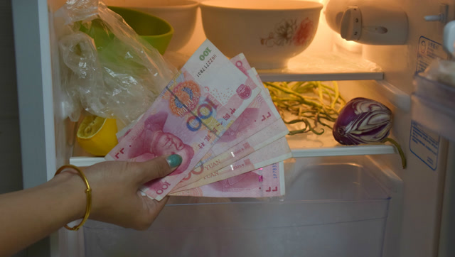 把钱放进冰箱里冻一会,很多人不知道有啥用,学会受用一辈子
