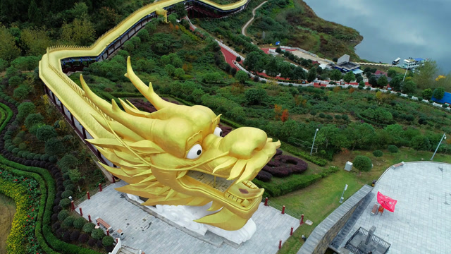 世界第一长龙盘踞在贵州乌江边,长达999米,雄伟壮观