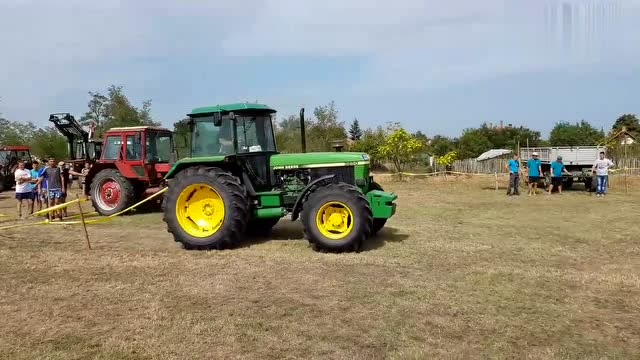 大型四轮头技能展示,看外国老司机如何秀车技?