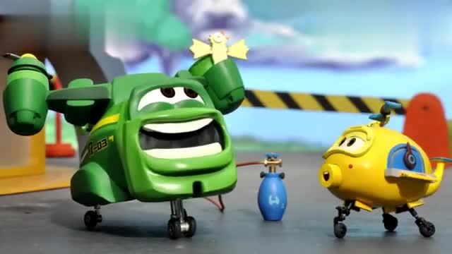 小飞机卡卡强强的螺旋桨