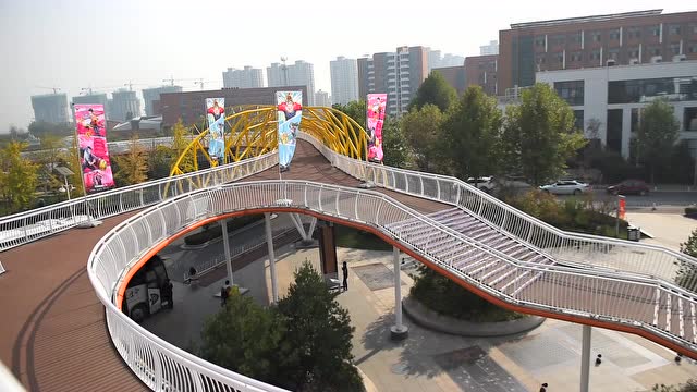 河北传媒学院廊桥图片