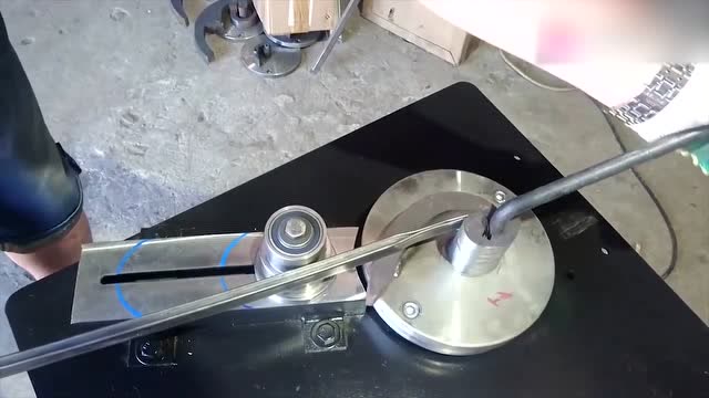 牛人小伙自制强力钢筋折弯机,大家来评个分!