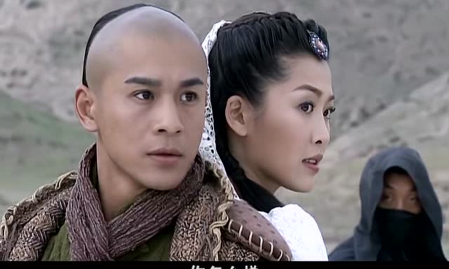 霍青桐险遭七骑所擒,幸得陈家洛及袁士霄之助,才得以脱险