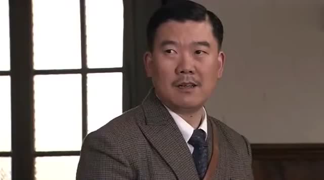 鬼子认出男子就是潜伏的地下党,没想自己却被女友一枪爆了头