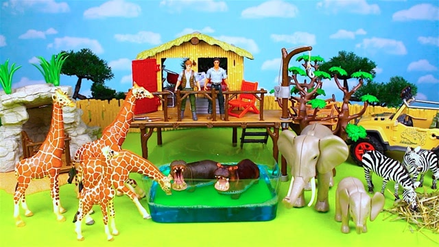早教小玩具:大象 河马 长颈鹿在动物园
