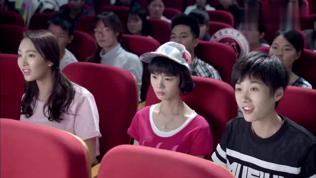 致青春:曾毓上台表演,郑微看到含泪唱再见,好心酸!