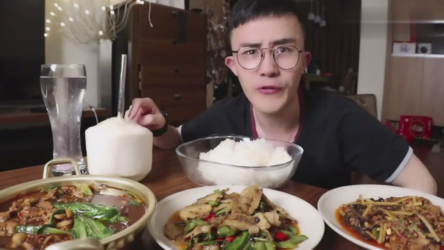 吃播光小强今天是水煮肉片回锅肉网友水煮肉买的值了