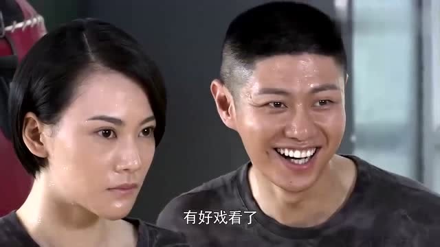 特警力量:和学员格斗对打,教官被踢裤裆,直言:小伙子,有前途!