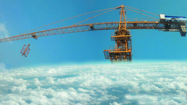 600米高空塔吊,如何爬上去工作?工程师说出实情后,忍不住瑟瑟发抖