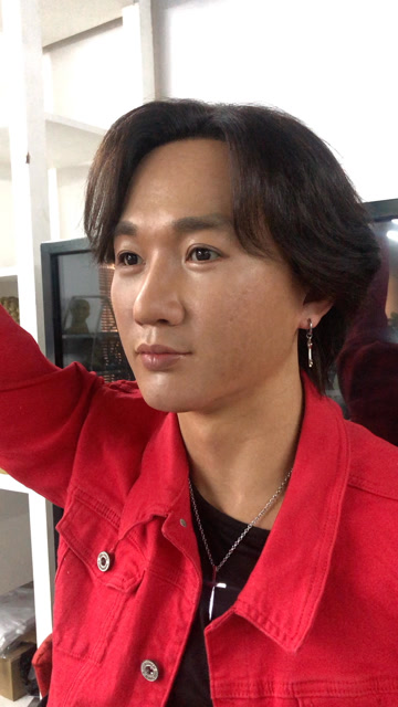 黄家驹先生的蜡像