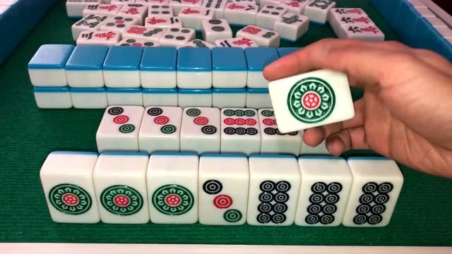 小伙清一色金钩吊都能杠上花,牌太漂亮了,就是这副牌一筒有点多