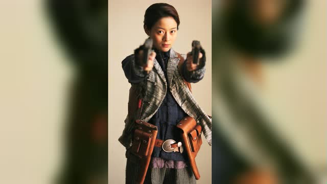战旗鬼子强行检查柳文婷裸着上身真在洗澡为了救爱人文婷拼了