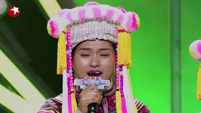 彝族美女携手姐妹合唱《不要怕》,独特的嗓音让评委大为赞赏!
