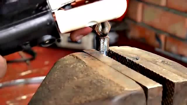 牛人创意改造老虎钳,专拆不好下手的螺母,发明者太牛了