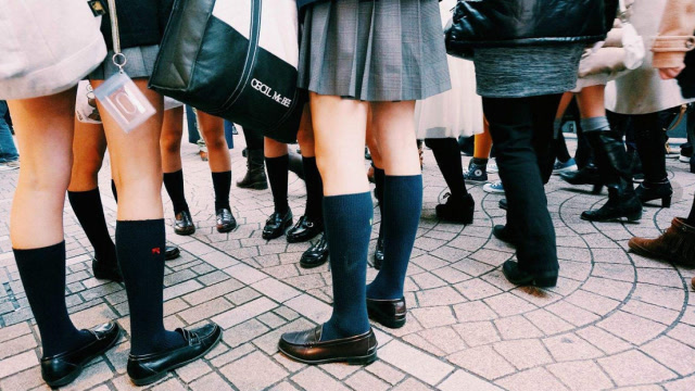 日本女生普遍都是"o型腿",国内女生却很少出现,到底是怎样形成的?