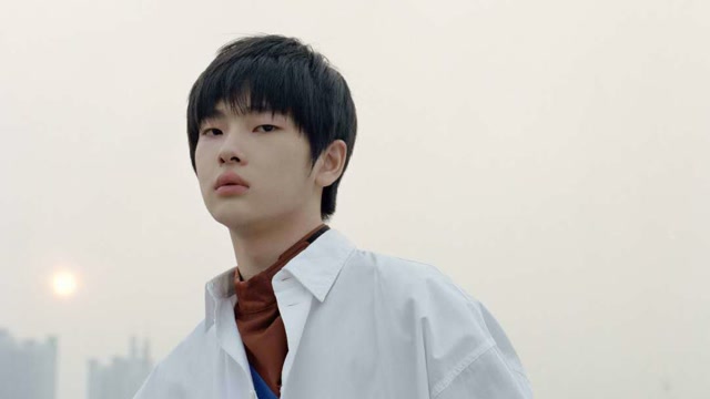 创造营2019,学员周震南素颜无滤镜直播,皮肤好到女生都羡慕!