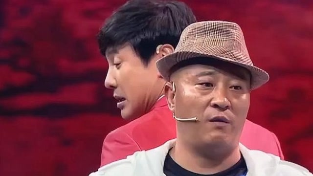 沈腾跟赵四同台表演,四哥一开口沈腾就笑场,网友:两活宝找一块!