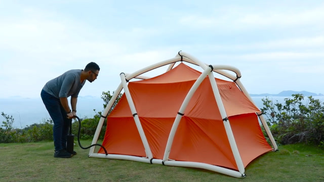 露营时搭帐篷太繁琐?人家这高科技帐篷,1分钟就能搭好
