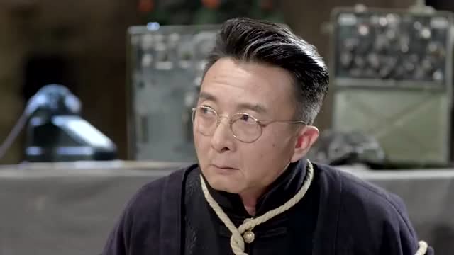 《擒狼》黄一飞当上敌军副官 耍起了官威 满天星一脸无辜的表情