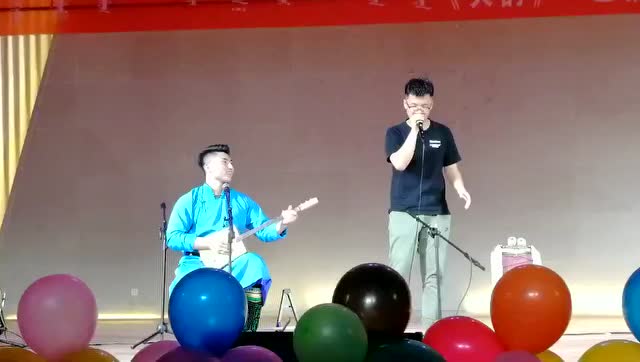 小伙儿呼麦即兴表演图瓦民歌《eki attar》