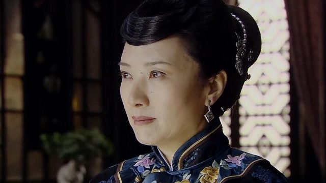 少奶奶行踪不明,下人们自顾自揣测,谁都没注意到夫人的表情