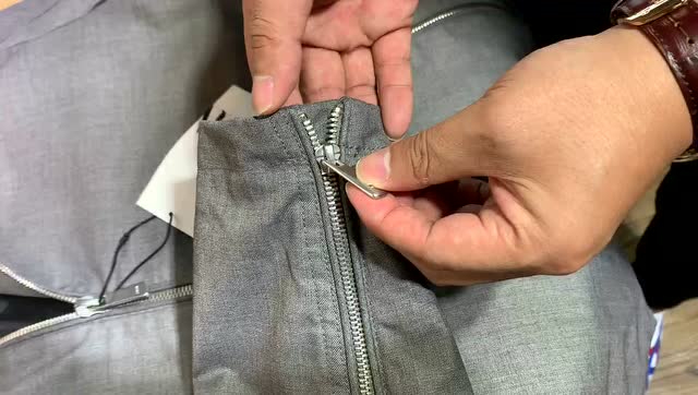外套的拉链小视频展示2