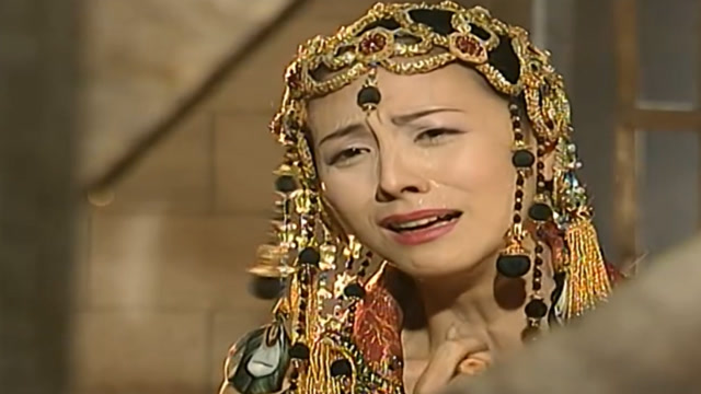 颜盈看聂风被折磨的不成人形,当母亲的痛心疾首,谁料被绝心看见