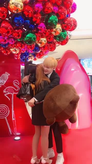 可乐娜娜终于和好了,他俩拥抱的那一刻,我仿佛失恋了!