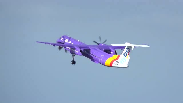 起飞后迅速拉升,实拍螺旋桨支线客机曼彻斯特机场起飞